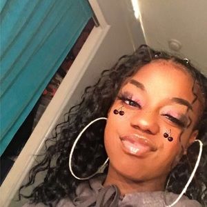 Meet your Posher, Celeste